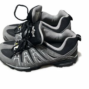 Nautilus N1340 Black and Gray Work Shoe Women’s Size 10.5